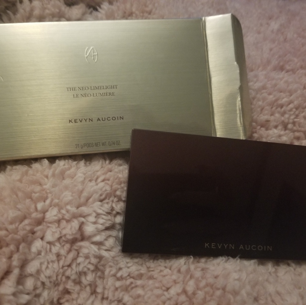 Kevyn aucoin highlighter